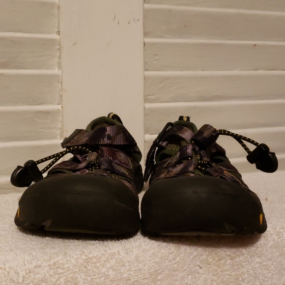 KEEN Shoes - Picture 3 of 8